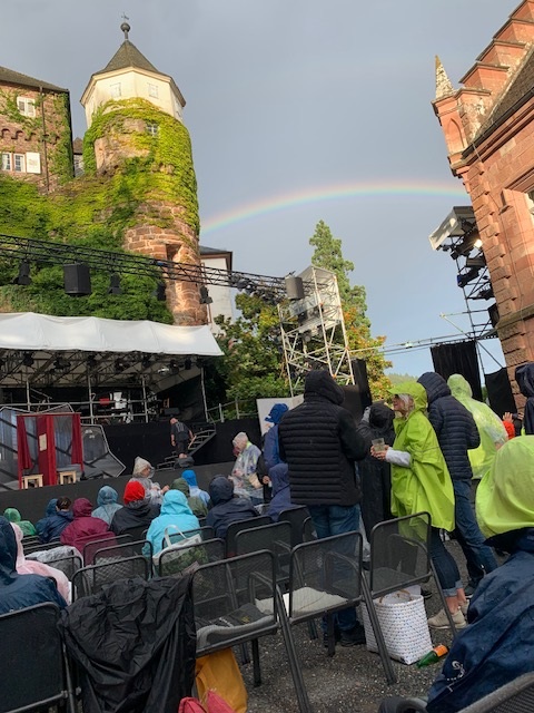 Regenbogen am Schlos