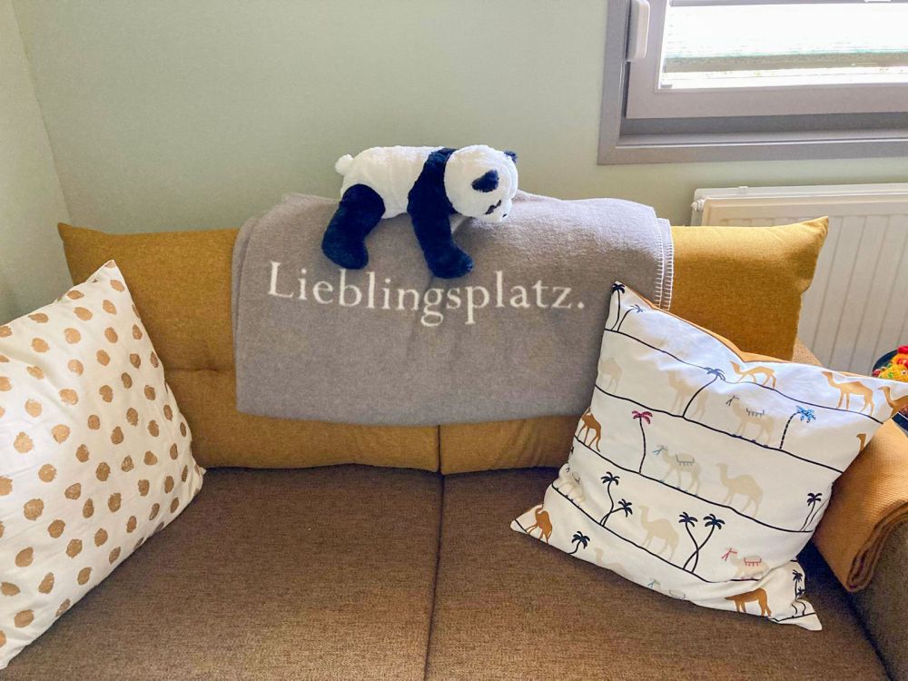 Kleines Sofa im Kinderzimmer
