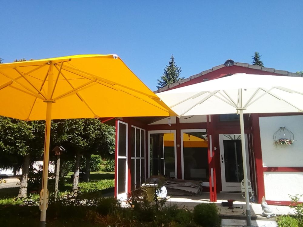 Sonnenschirme draußen