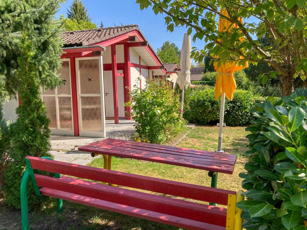 Gartentisch und Bank