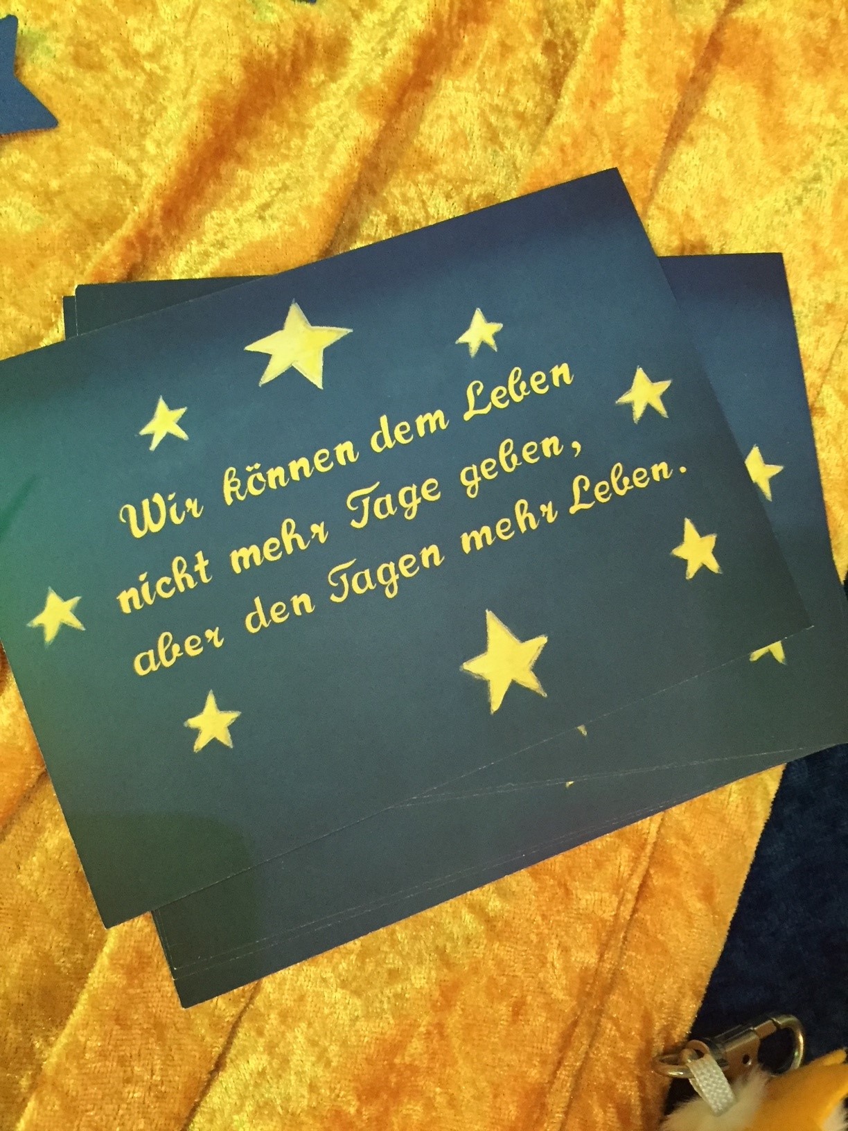 Postkarte Wir k&ouml;nnen dem Leben nicht mehr Tage geben, aber den Tagen mehr Leben.